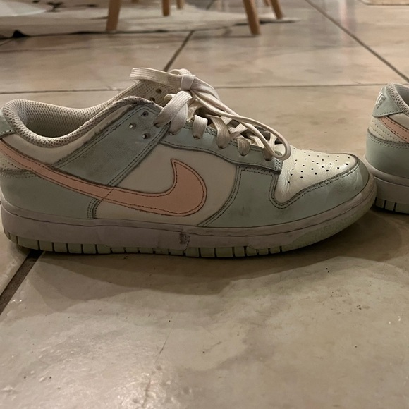 Barley green Nike dunks - Picture 2 of 3